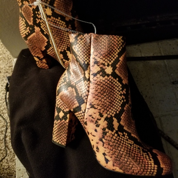 Steve Madden Ladies Boots size 10  2 Pair for Sale - Picture 3 of 4